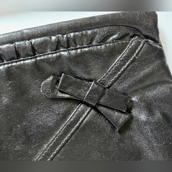 Lovely Vintage 1980s Black Wristlet Clutch with Bow & Ruffles •  Excellent! - Picture 3 of 8
